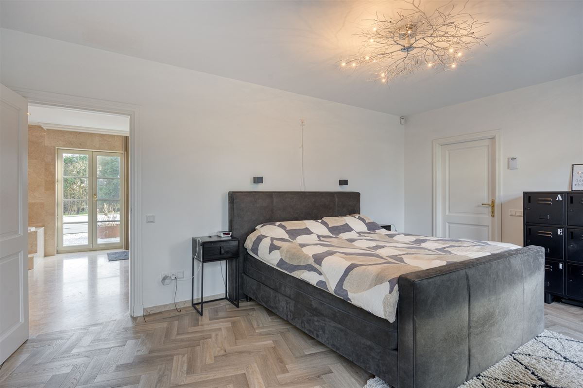 Instapklare tijdloze villa met 5 slpks op ca. 2000 m²