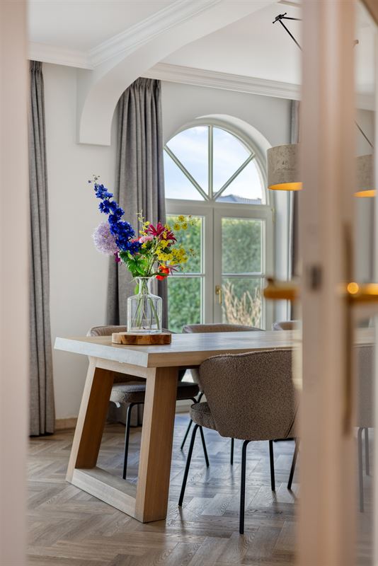 Instapklare tijdloze villa met 5 slpks op ca. 2000 m²
