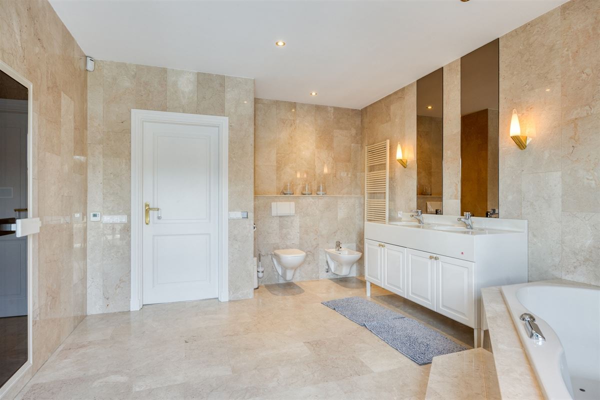 Instapklare tijdloze villa met 5 slpks op ca. 2000 m²