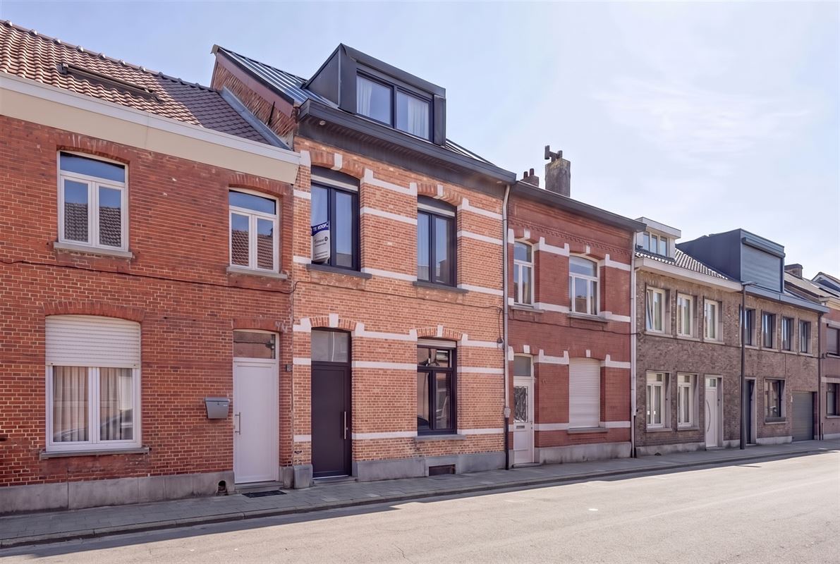 Volledig vernieuwde woning met 4 grote slaapkamers en tuin