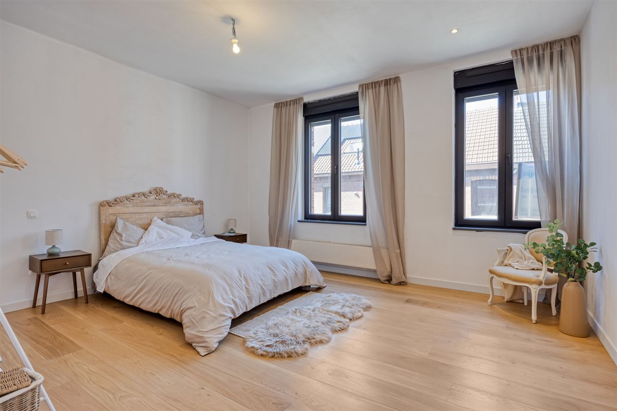 Volledig vernieuwde woning met 4 grote slaapkamers en tuin