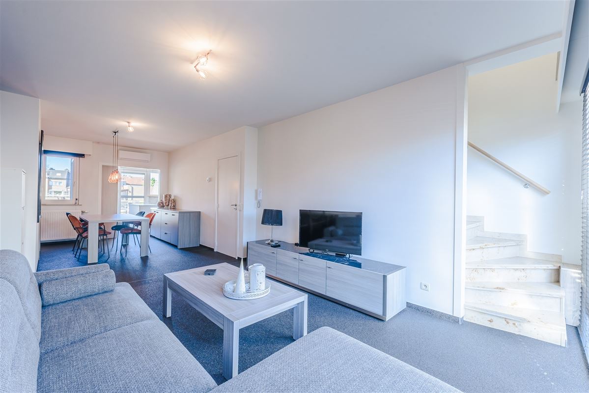 Fris triplex appartement met groot dakterras en garage
