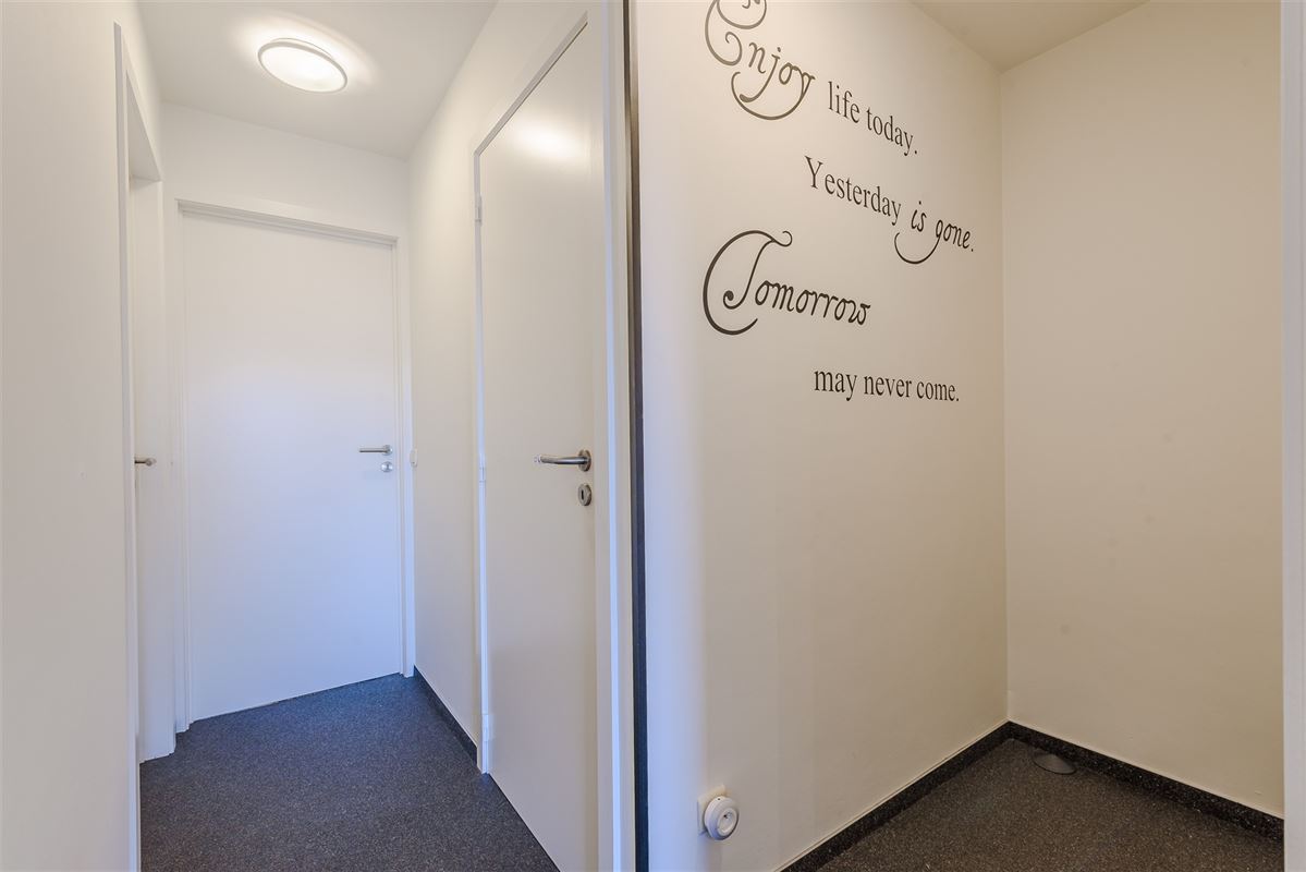 Fris triplex appartement met groot dakterras en garage