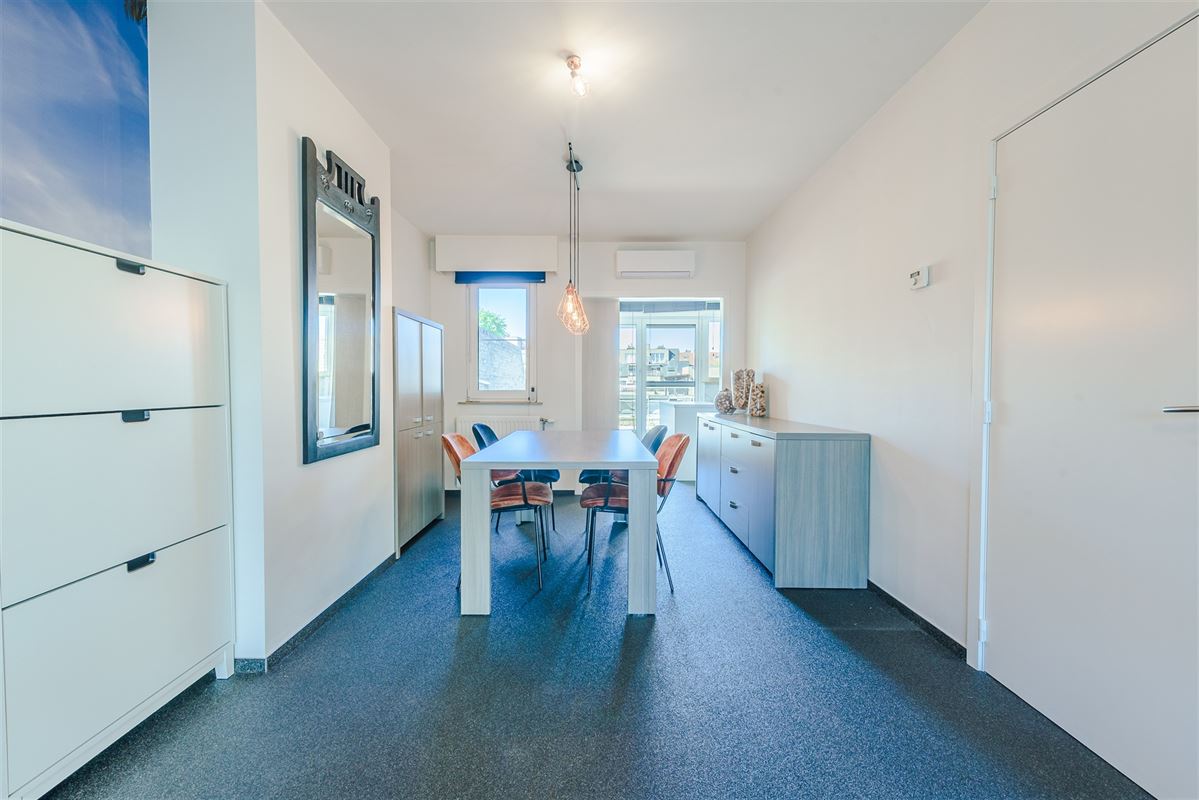 Fris triplex appartement met groot dakterras en garage
