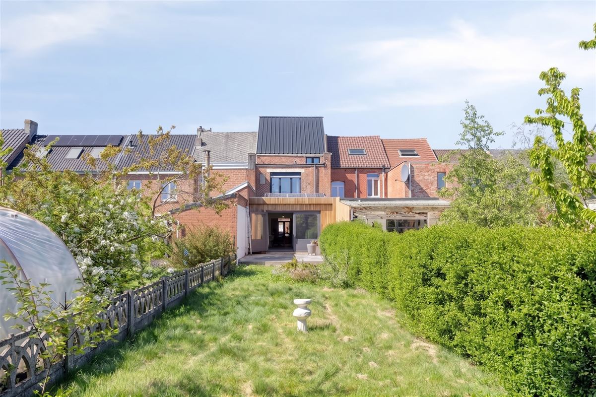 Volledig vernieuwde woning met 4 grote slaapkamers en tuin