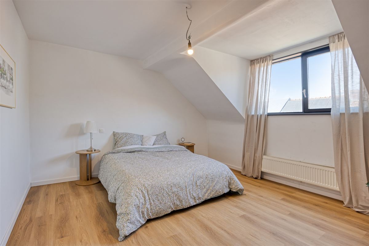 Volledig vernieuwde woning met 4 grote slaapkamers en tuin