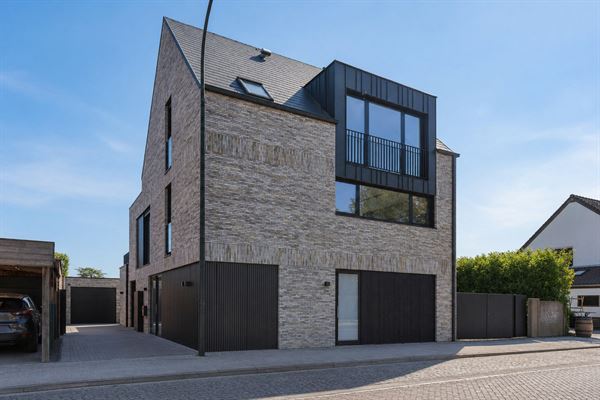 Gelijkvloerse designappartement met zuidgerichte tuin