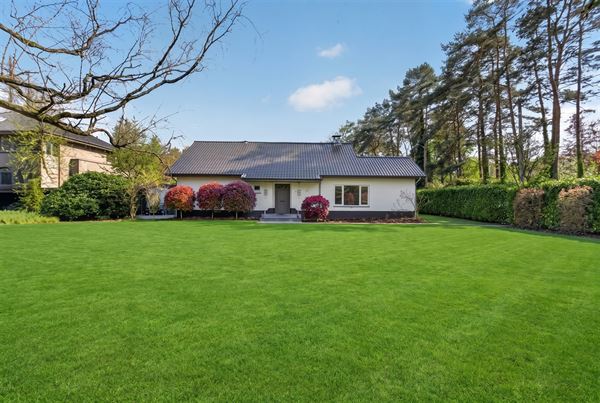 Ruime villa met zuidgerichte tuin en maximale privacy