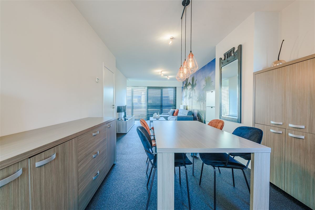 Fris triplex appartement met groot dakterras en garage