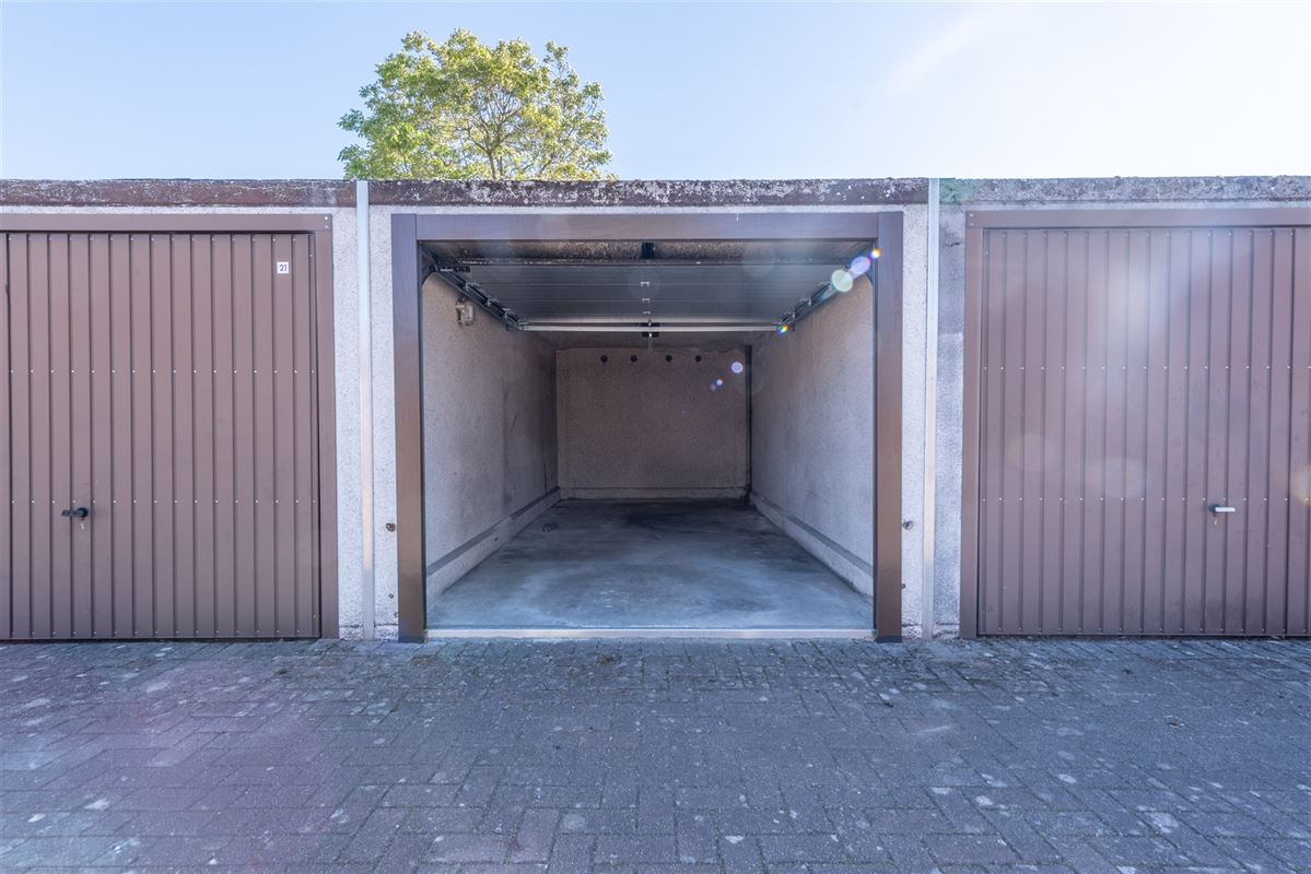 Fris triplex appartement met groot dakterras en garage