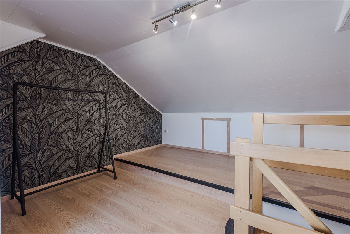 Fris triplex appartement met groot dakterras en garage