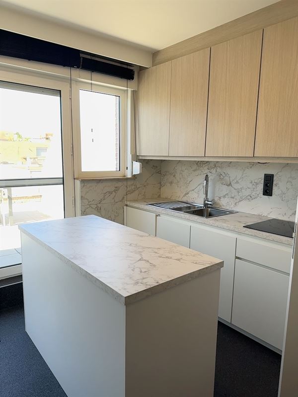 Fris triplex appartement met groot dakterras en garage
