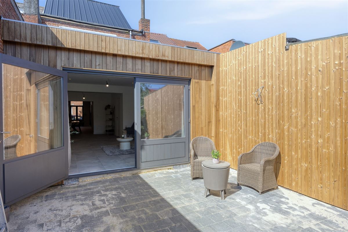 Volledig vernieuwde woning met 4 grote slaapkamers en tuin
