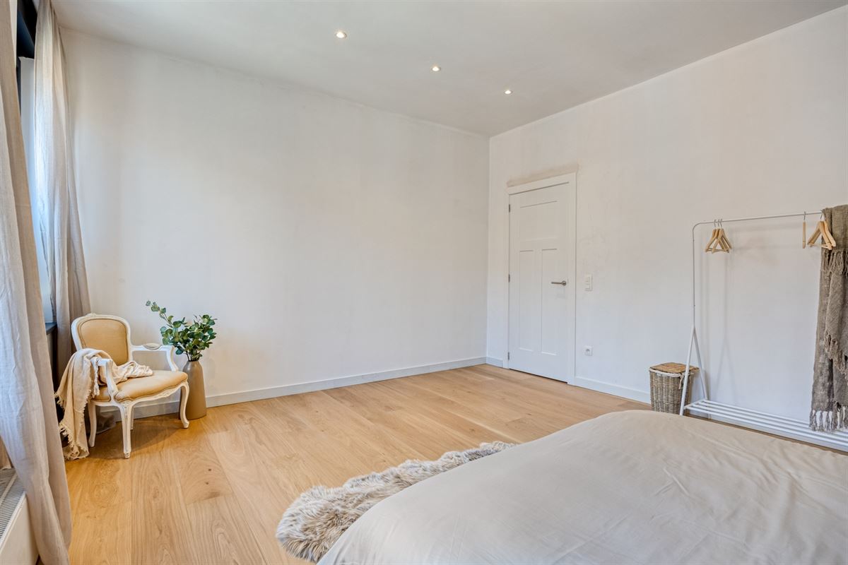 Volledig vernieuwde woning met 4 grote slaapkamers en tuin