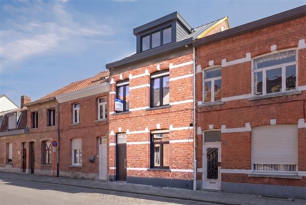 Volledig vernieuwde woning met 4 grote slaapkamers en tuin