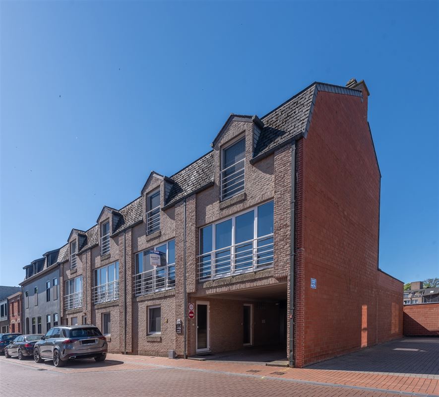 Fris triplex appartement met groot dakterras en garage