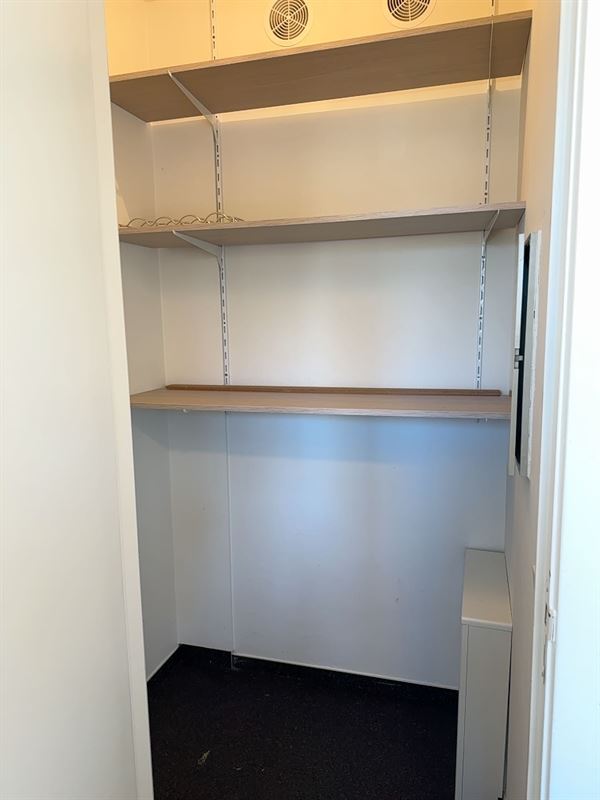 Fris triplex appartement met groot dakterras en garage