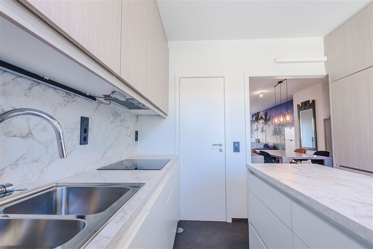 Fris triplex appartement met groot dakterras en garage