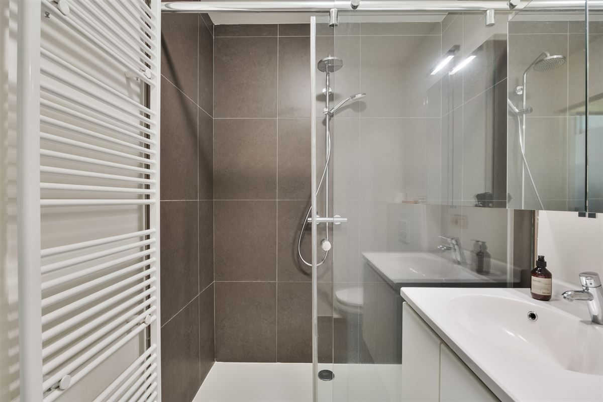 Hoogwaardig afgewerkt gelijkvloers appartement met terras