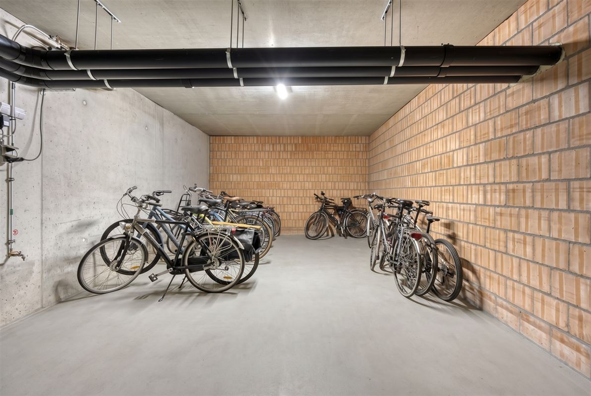 Instapklaar gelijkvloers appartement met tuin en parking