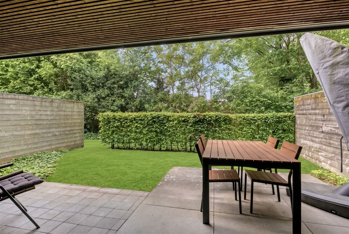 Hoogwaardig afgewerkt gelijkvloers appartement met terras