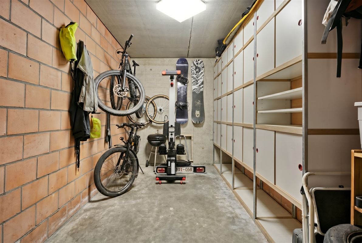 Instapklaar gelijkvloers appartement met tuin en parking