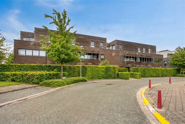 Hoogwaardig afgewerkt gelijkvloers appartement met terras