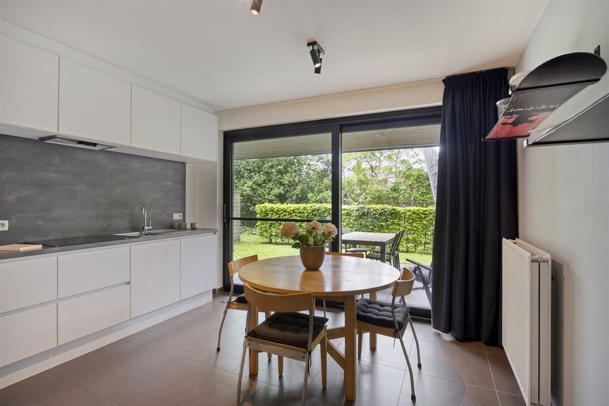 Hoogwaardig afgewerkt gelijkvloers appartement met terras