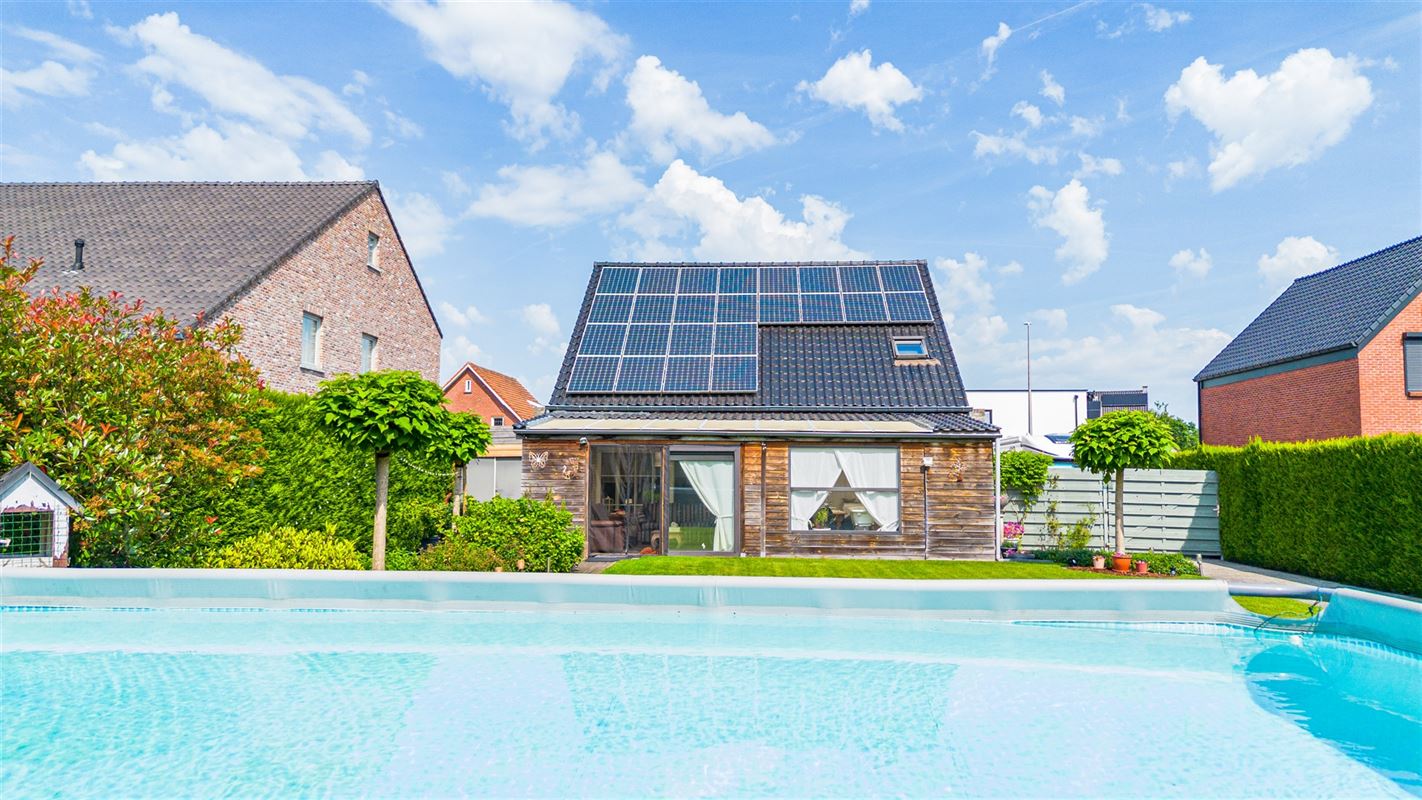 Vrijstaande woning op 763 m² met veranda en zonnige tuin