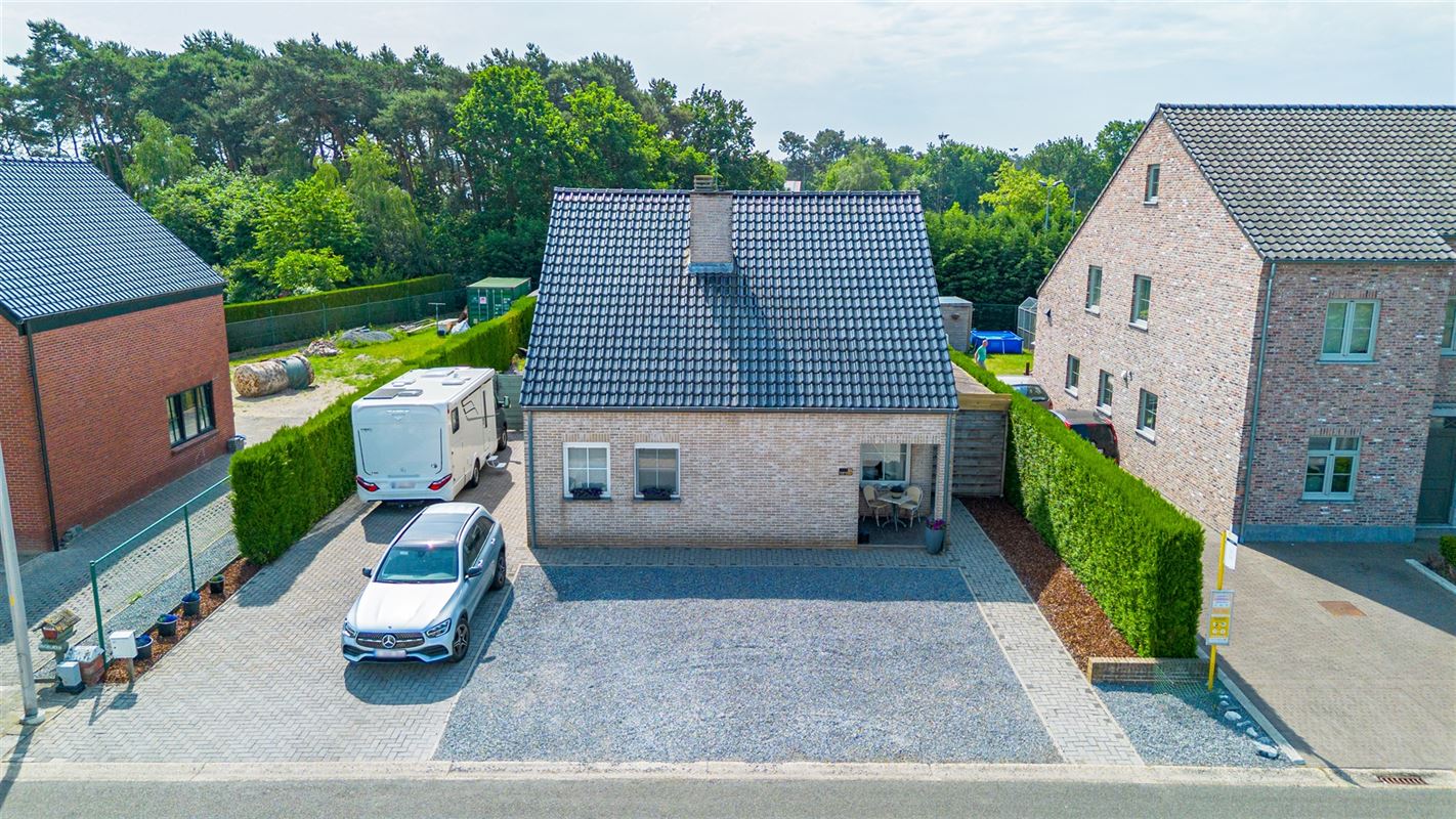 Vrijstaande woning op 763 m² met veranda en zonnige tuin