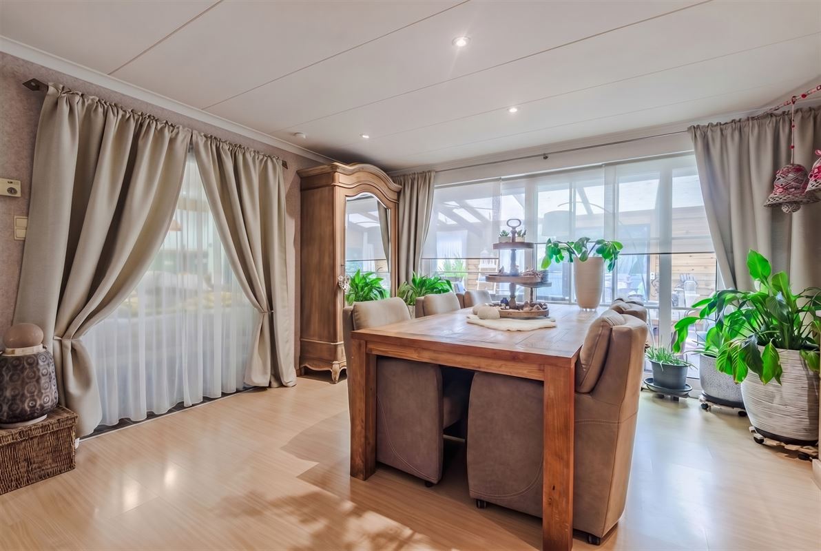Vrijstaande woning op 763 m² met veranda en zonnige tuin
