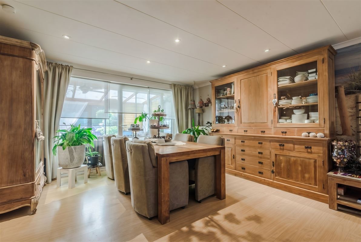 Vrijstaande woning op 763 m² met veranda en zonnige tuin