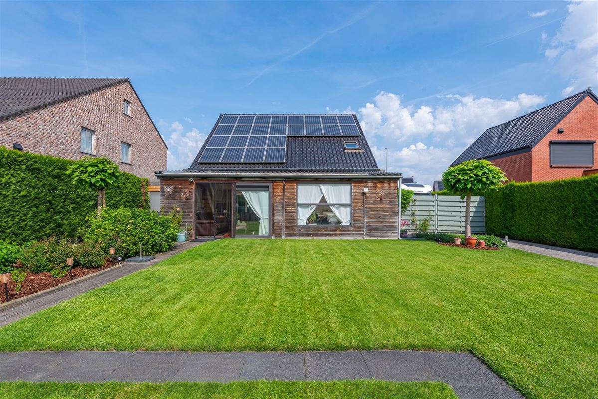 Vrijstaande woning op 763 m² met veranda en zonnige tuin