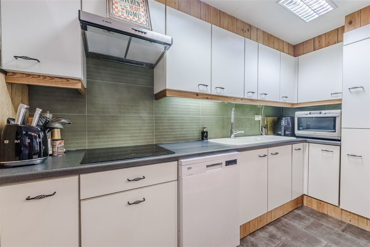 Vrijstaande woning op 763 m² met veranda en zonnige tuin