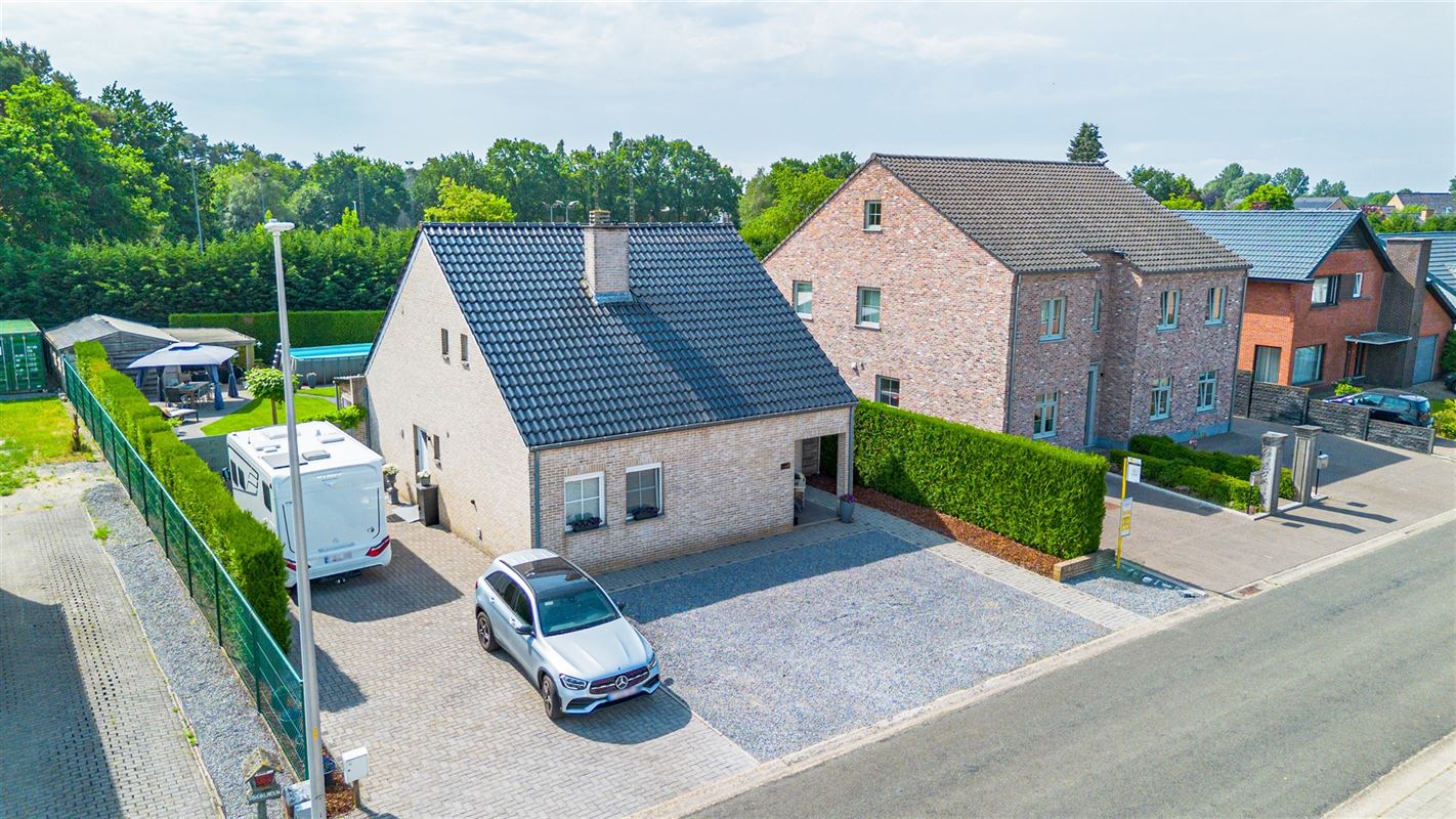 Vrijstaande woning op 763 m² met veranda en zonnige tuin