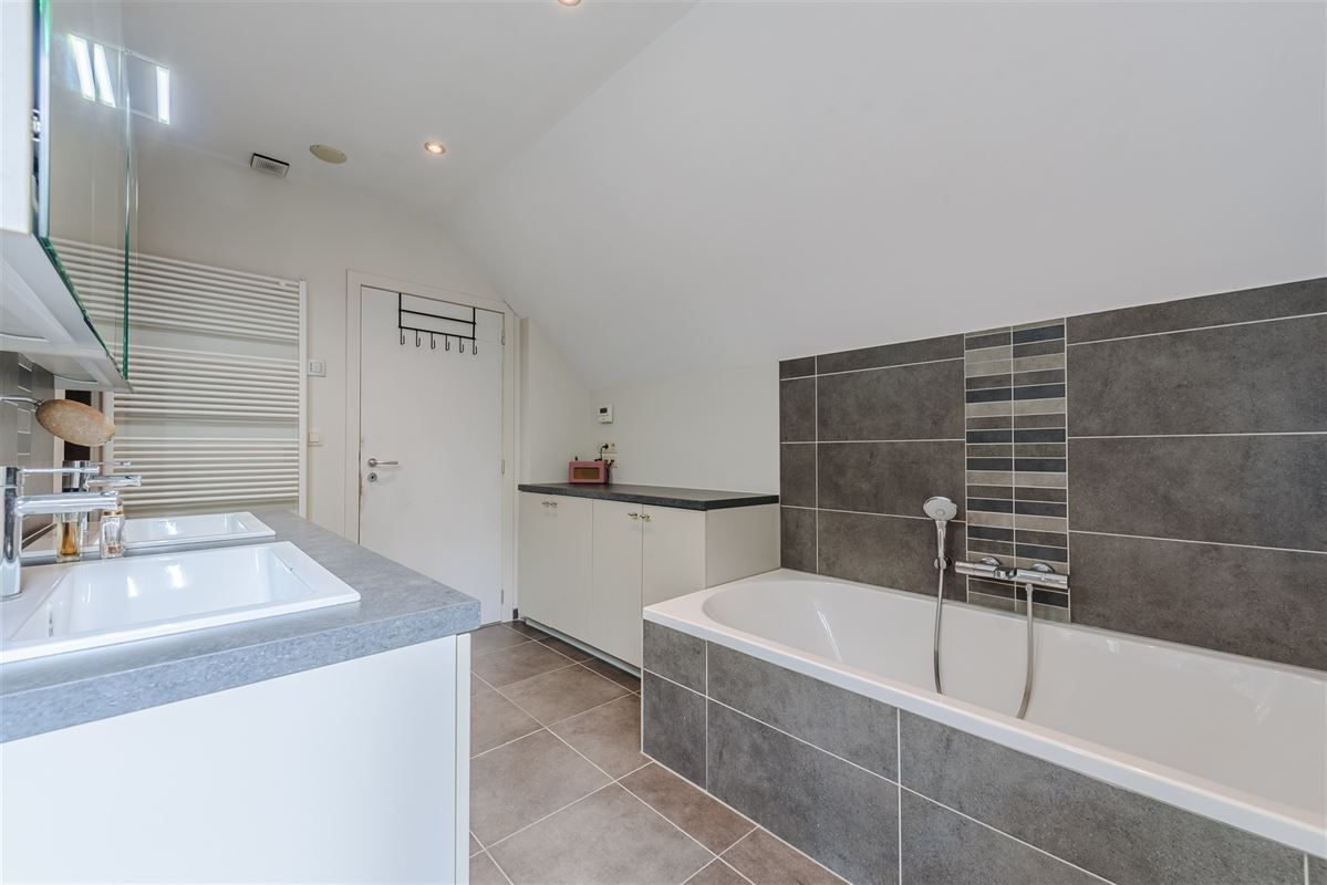 EXCLUSIEF WONEN IN HET GROEN OP 1.806 M² MET EPC A+++