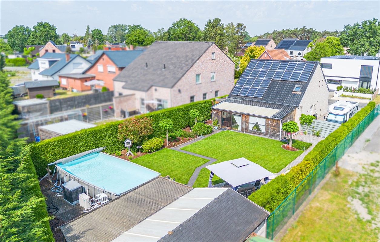 Vrijstaande woning op 763 m² met veranda en zonnige tuin