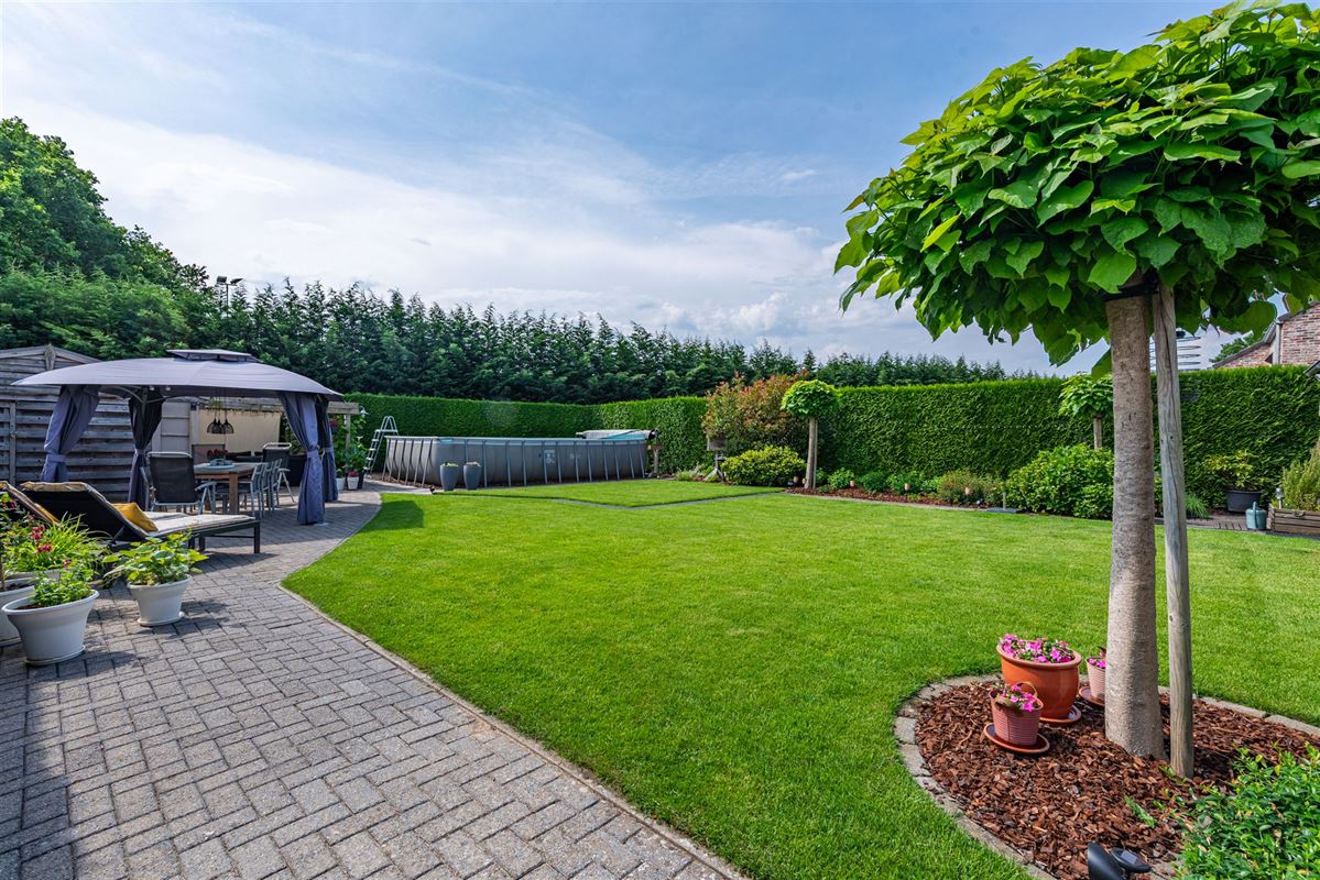 Vrijstaande woning op 763 m² met veranda en zonnige tuin