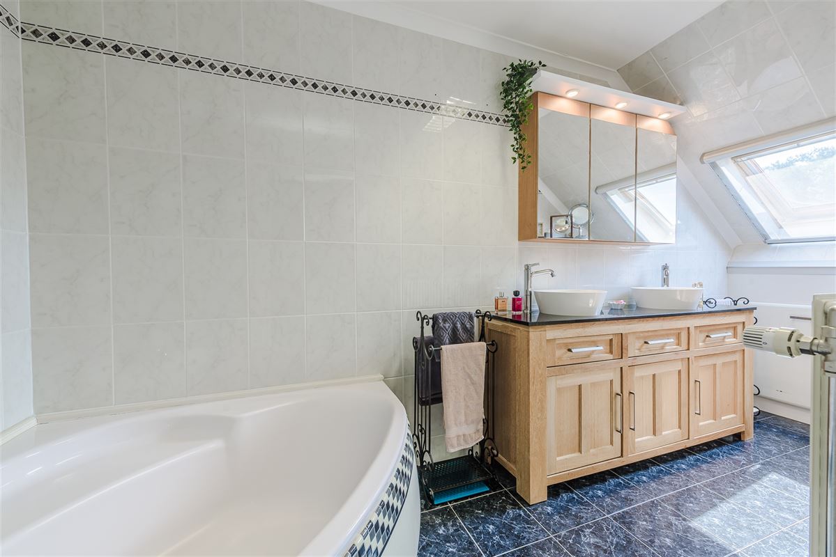 Vrijstaande woning op 763 m² met veranda en zonnige tuin