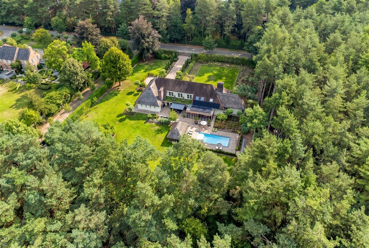 Landelijke luxe: unieke villa op ca. 11.000 m² privé-domein