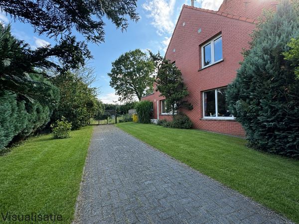 Eigendom met herontwikkelingspotentieel en diepe tuin