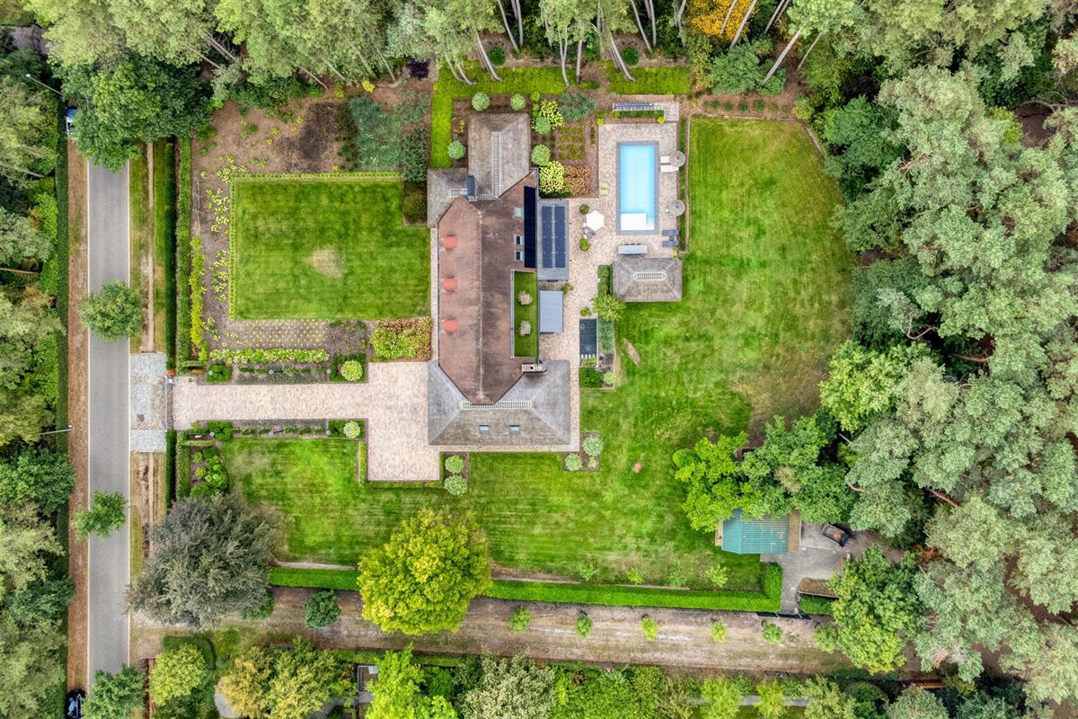 Landelijke luxe: unieke villa op ca. 11.000 m² privé-domein