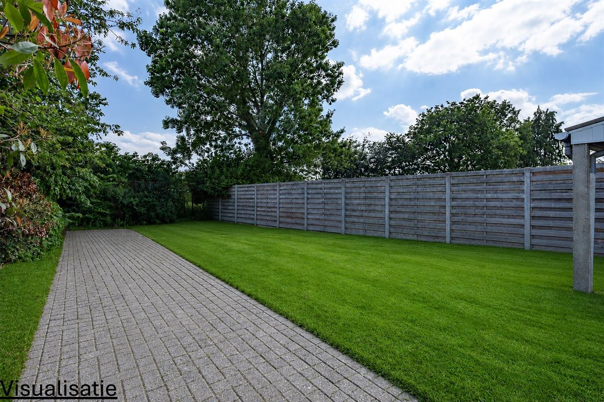 Eigendom met herontwikkelingspotentieel en diepe tuin