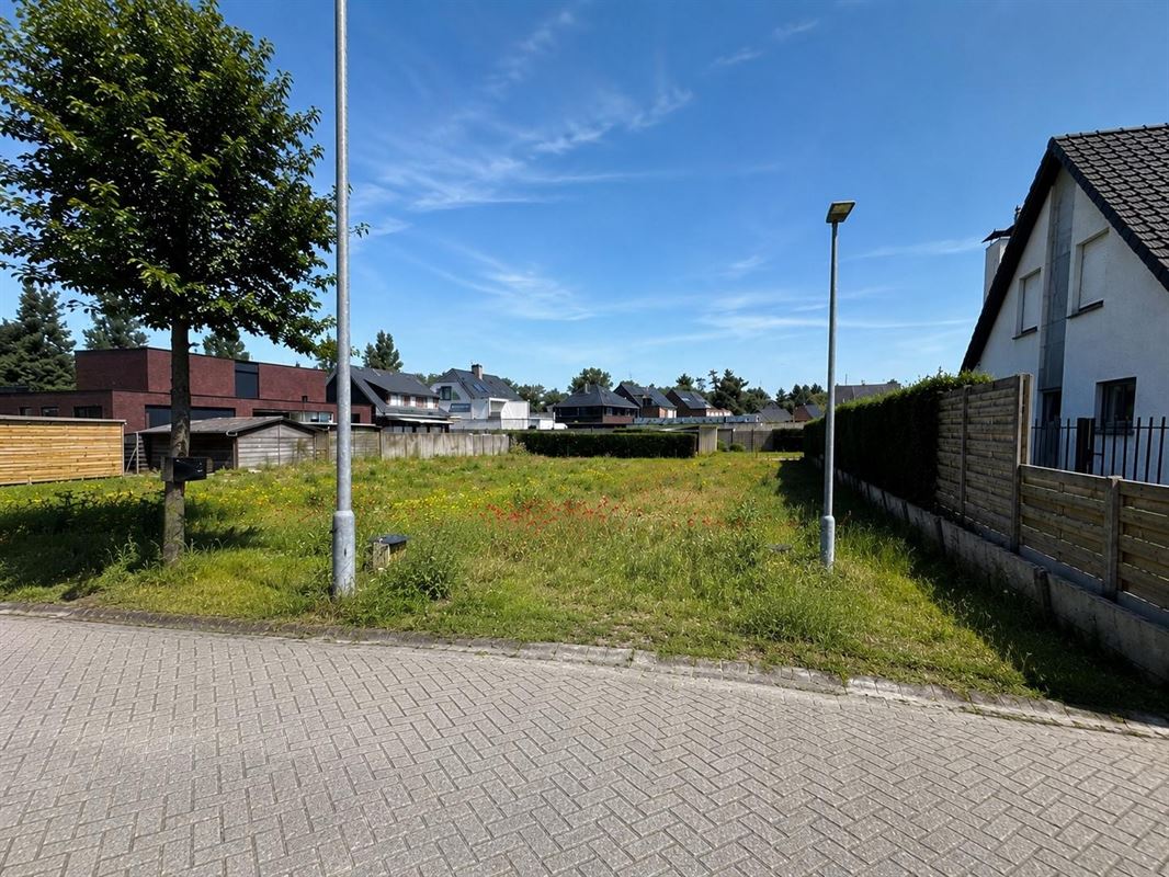 Bouwgrond van 513 m² voor halfopen woning met ruime tuin