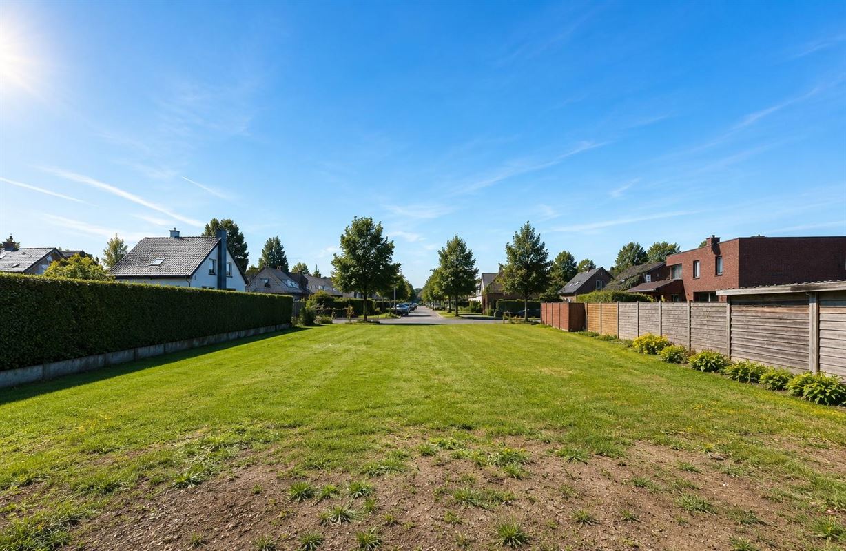 Bouwgrond van 513 m² voor halfopen woning met ruime tuin
