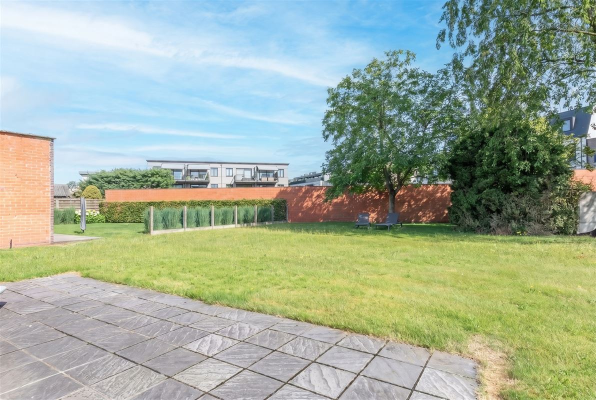 Stijlvolle bel-etagewoning met zonnige tuin