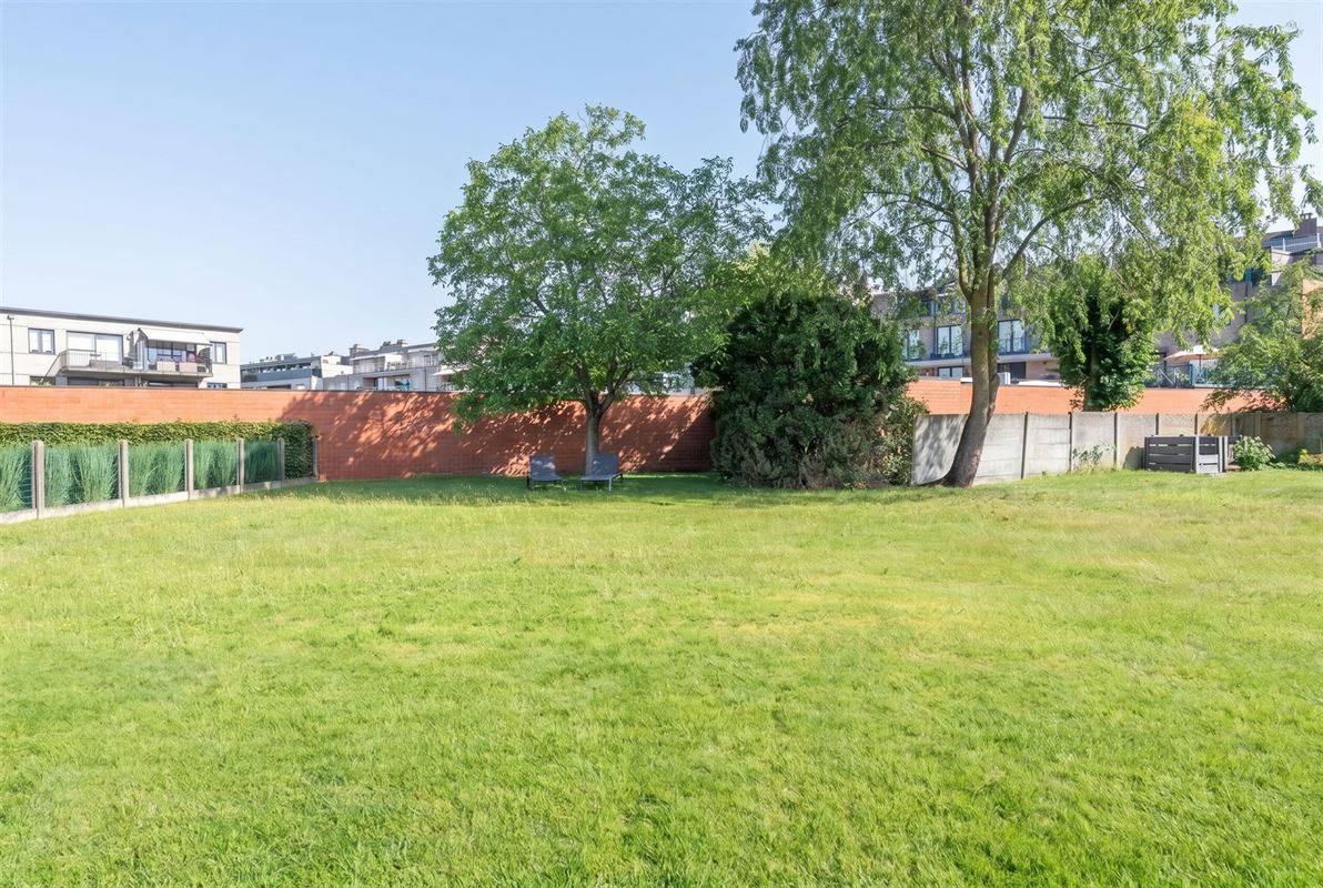 Stijlvolle bel-etagewoning met zonnige tuin