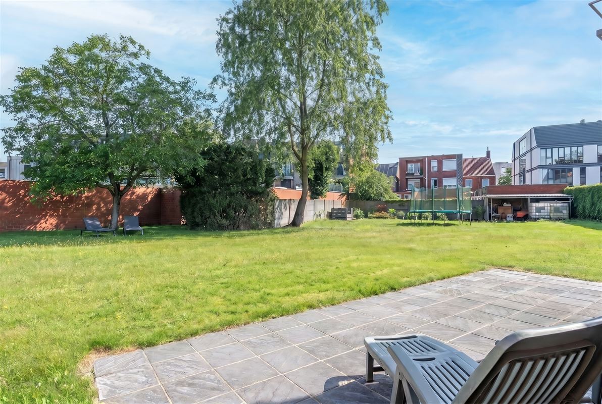 Stijlvolle bel-etagewoning met zonnige tuin