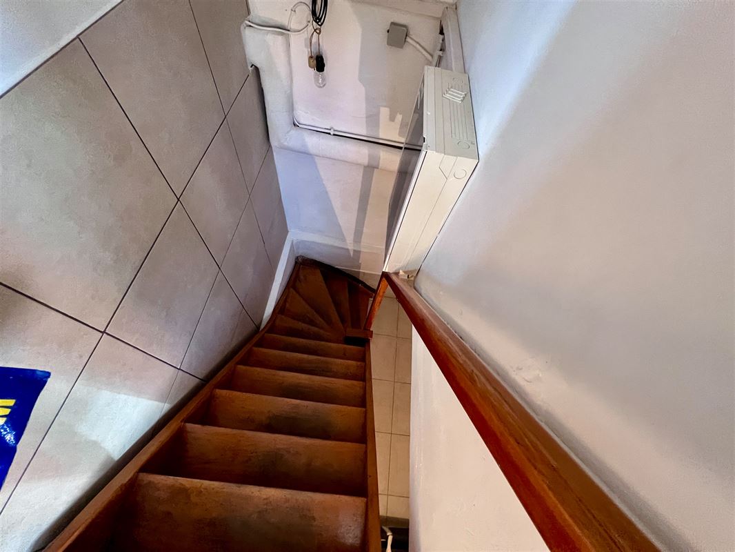 Degelijke halve losbouw met 4 slpks, (voor)tuin en garage