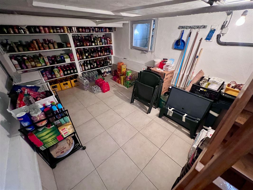 Degelijke halve losbouw met 4 slpks, (voor)tuin en garage